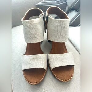 Toms Size 8 heeled sandals